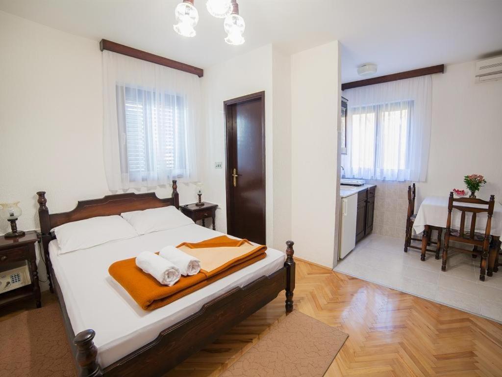 Guest House 4M Petrovac Szoba fotó