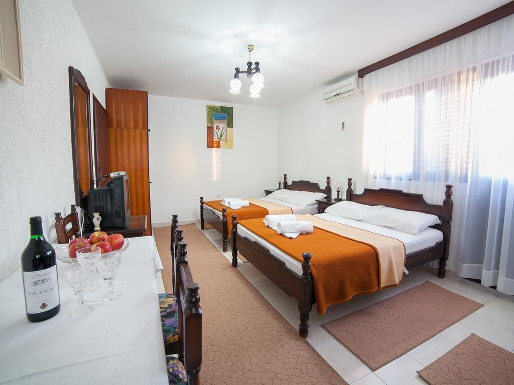 Guest House 4M Petrovac Szoba fotó